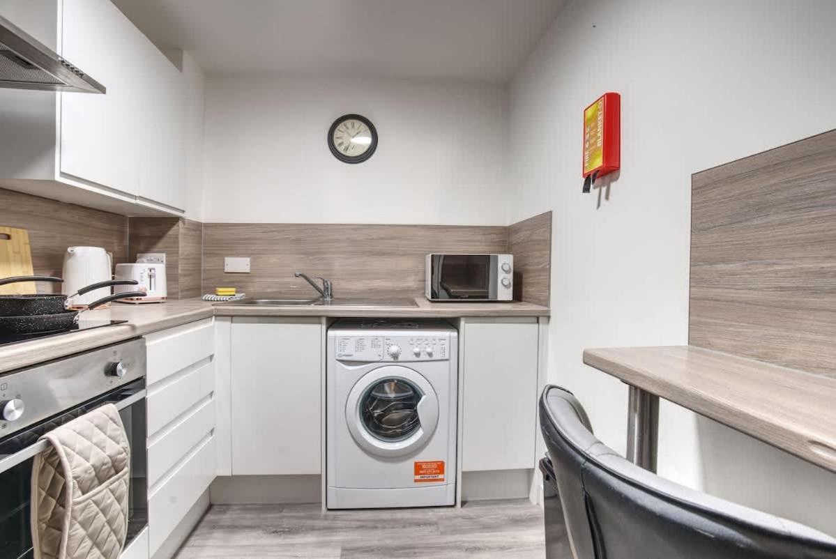 1br Centre Apt, Self Check In, Wifi, By Derbnb Apartment
